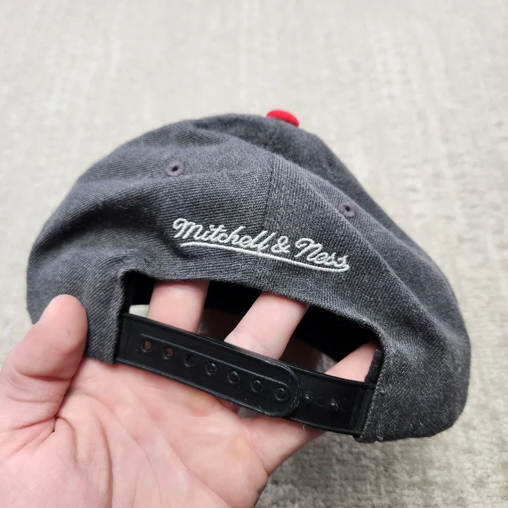 Mitchell & Ness Chicago Bulls Snapback Hat Mens Grey Black NBA Hardwood Classics
